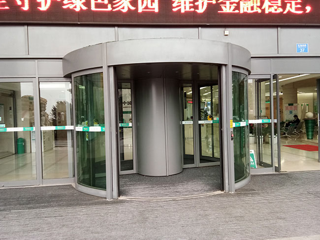 环柱旋转门